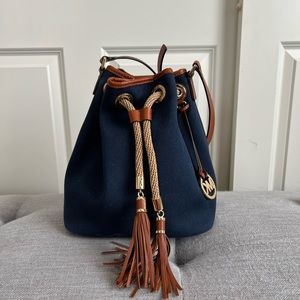 Michael Kors NEW bucket shoulder bag.